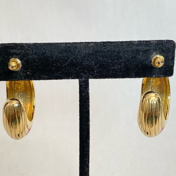 80s Style Huggie Earrings Heavy Gold Tone Metal With Bolor Block Enamel Overlay - Picture 3 of 9